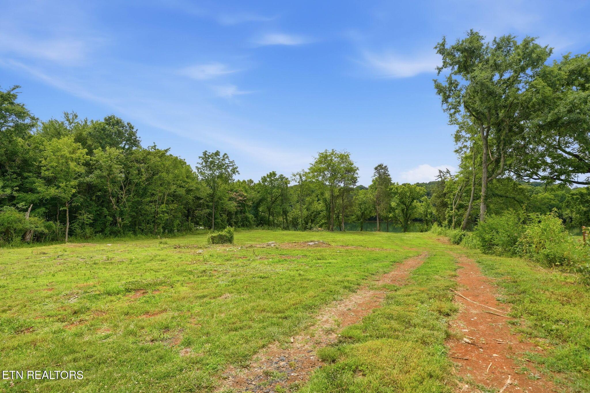 Image 4: 16-web-or-mls-3128 Howell Rd-4