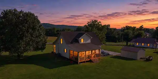 Image 3: 4784 Old Highway 63, Speedwell, TN 37870