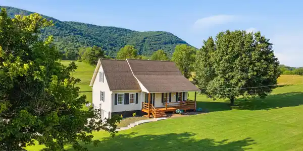 Image 4: 4784 Old Highway 63, Speedwell, TN 37870
