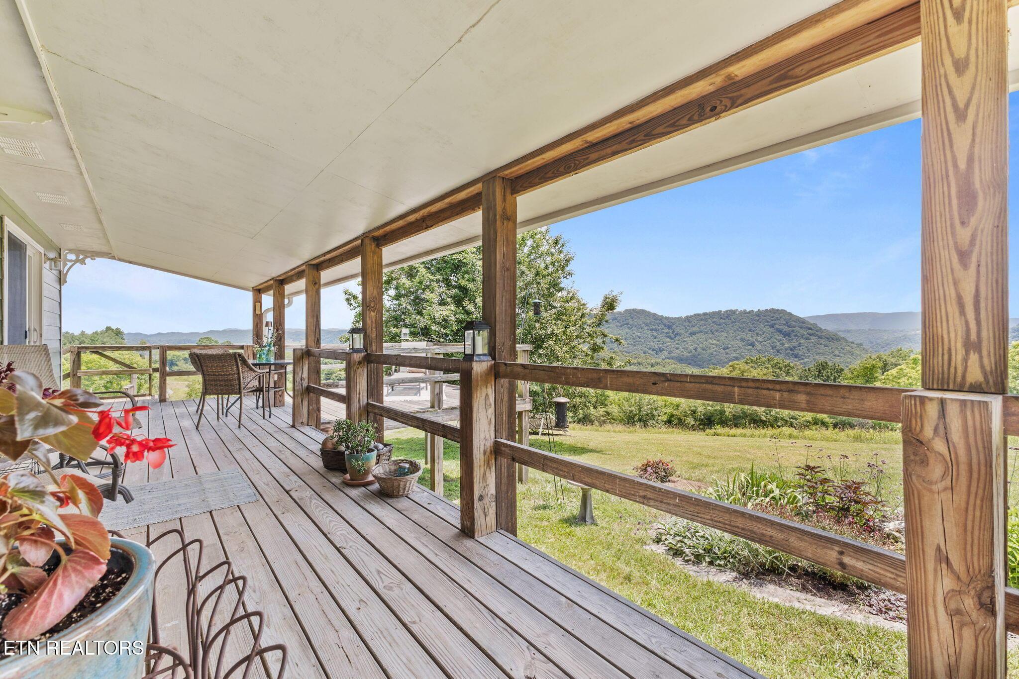 Image 2: Large front porch w/Stunning Views