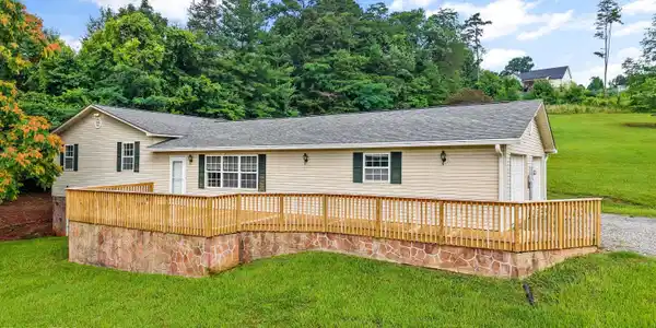 Image 2: 02-632 Mountain View dr01