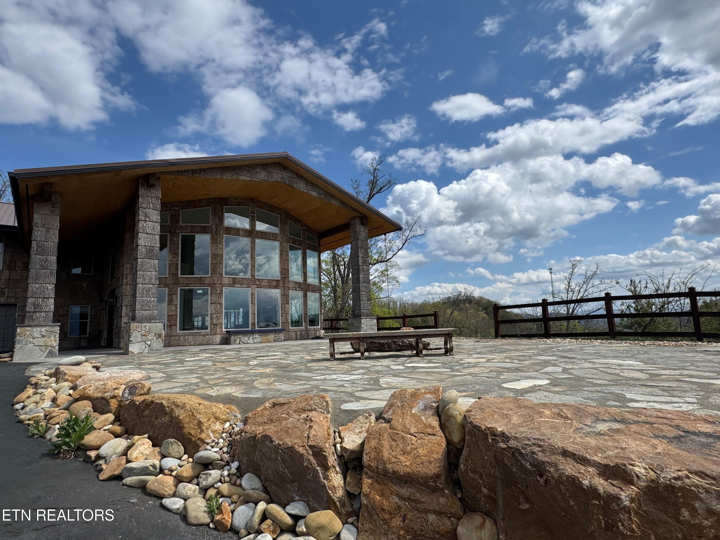 Image 3: Engel & Volkers Richardson Cove