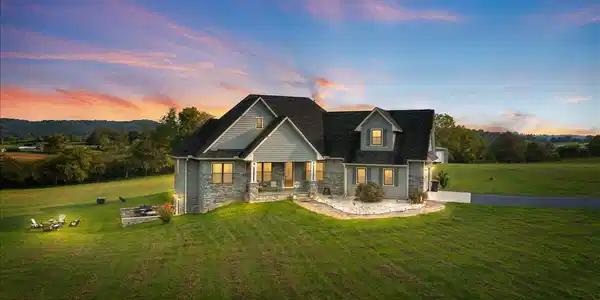1126 Cross Valley Rd