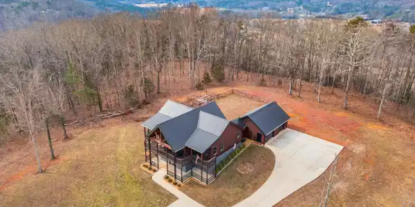 190 Scenic View Drive