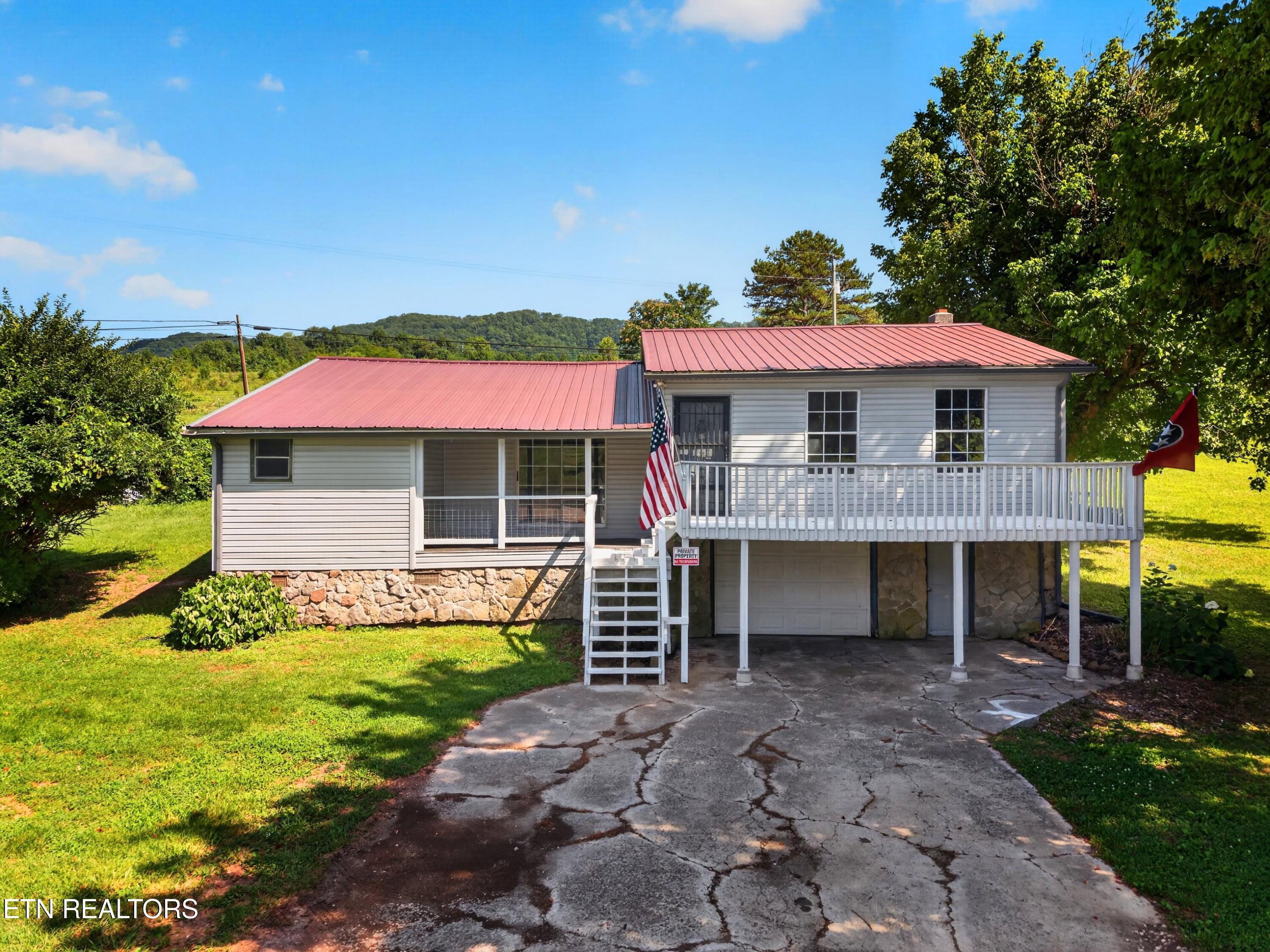 Image 2: 001-1834MTNVALLEYHWY131-ThornHill-TN-378