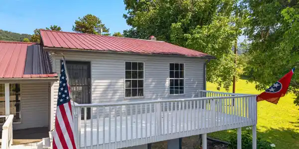 Image 3: 023-1834MTNVALLEYHWY131-ThornHill-TN-378
