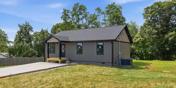 Image 3: 1-web-or-mls-001_207LongHollow