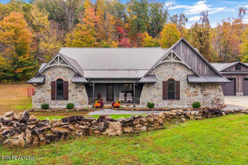 Image 2: 01-203 Mahoney Rd03