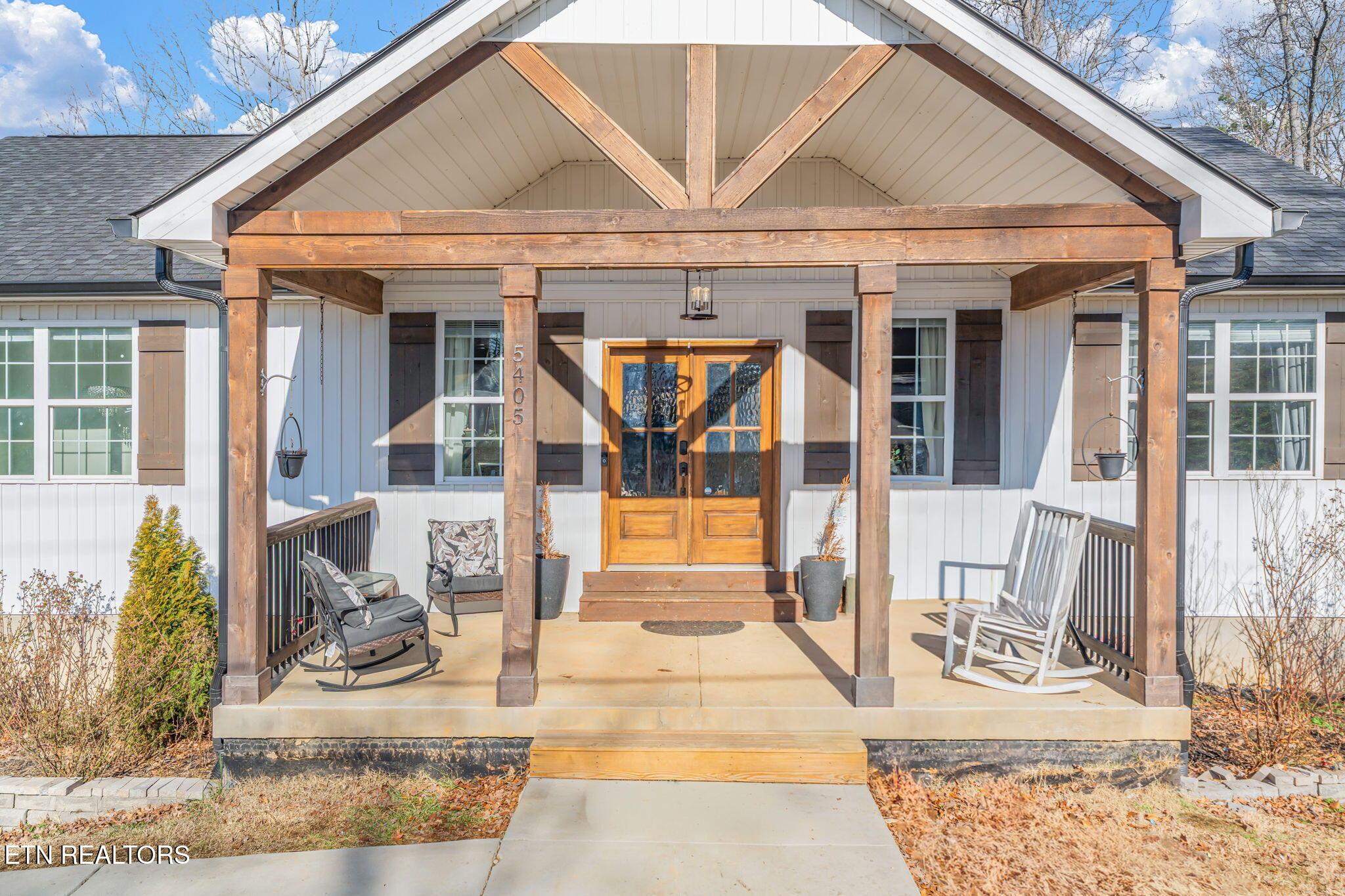 Image 2: 3-web-or-mls-5405 Springplace Circle-4
