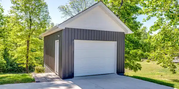 Image 4: Detached garage
