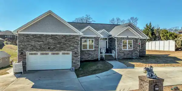 1322 Houston Springs Rd