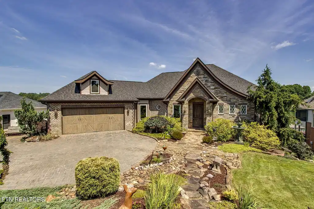 Image 1: 01_313 Kiyuga Way_Front