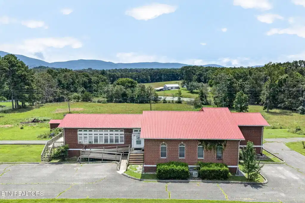 Image 1: 10174 Vandever Rd