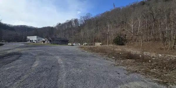 8426 US HWY 421