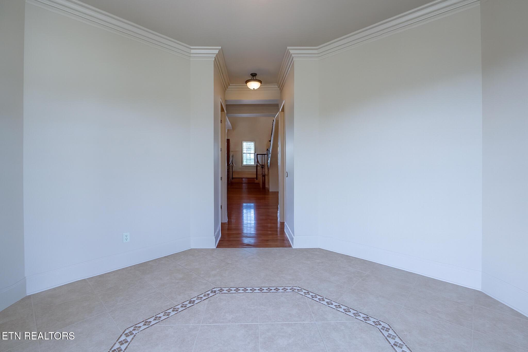 Image 4: 4) 62469-68b74e70645a9