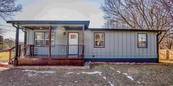 1221 Lincoln Drive