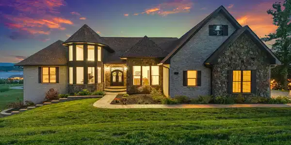 1005 Enchanted Drive