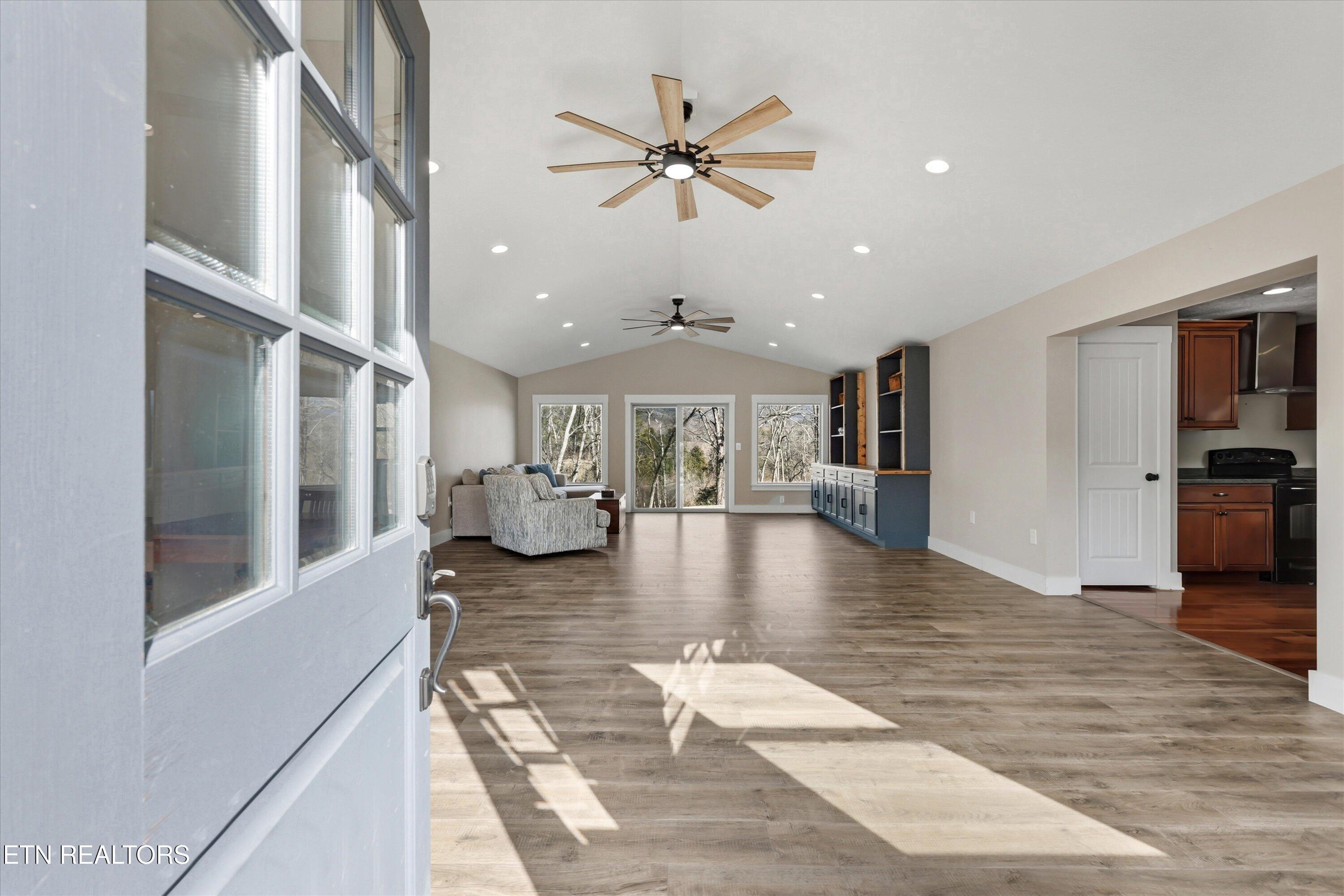 Image 4: 04-397 Lewis Ln 01