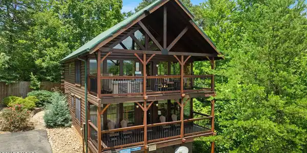1435 Zachary Thomas Lane