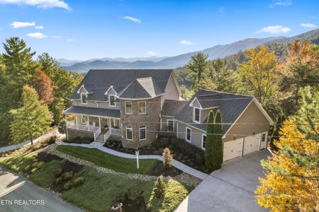 735 Bear den Rd
