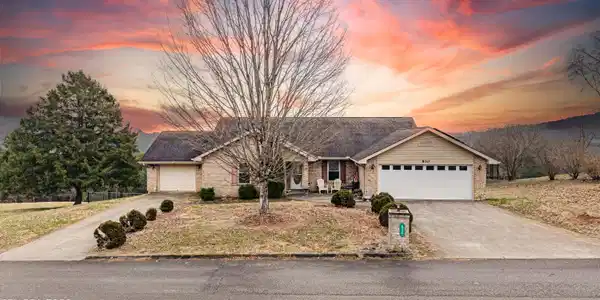 830 River Cliff Drive