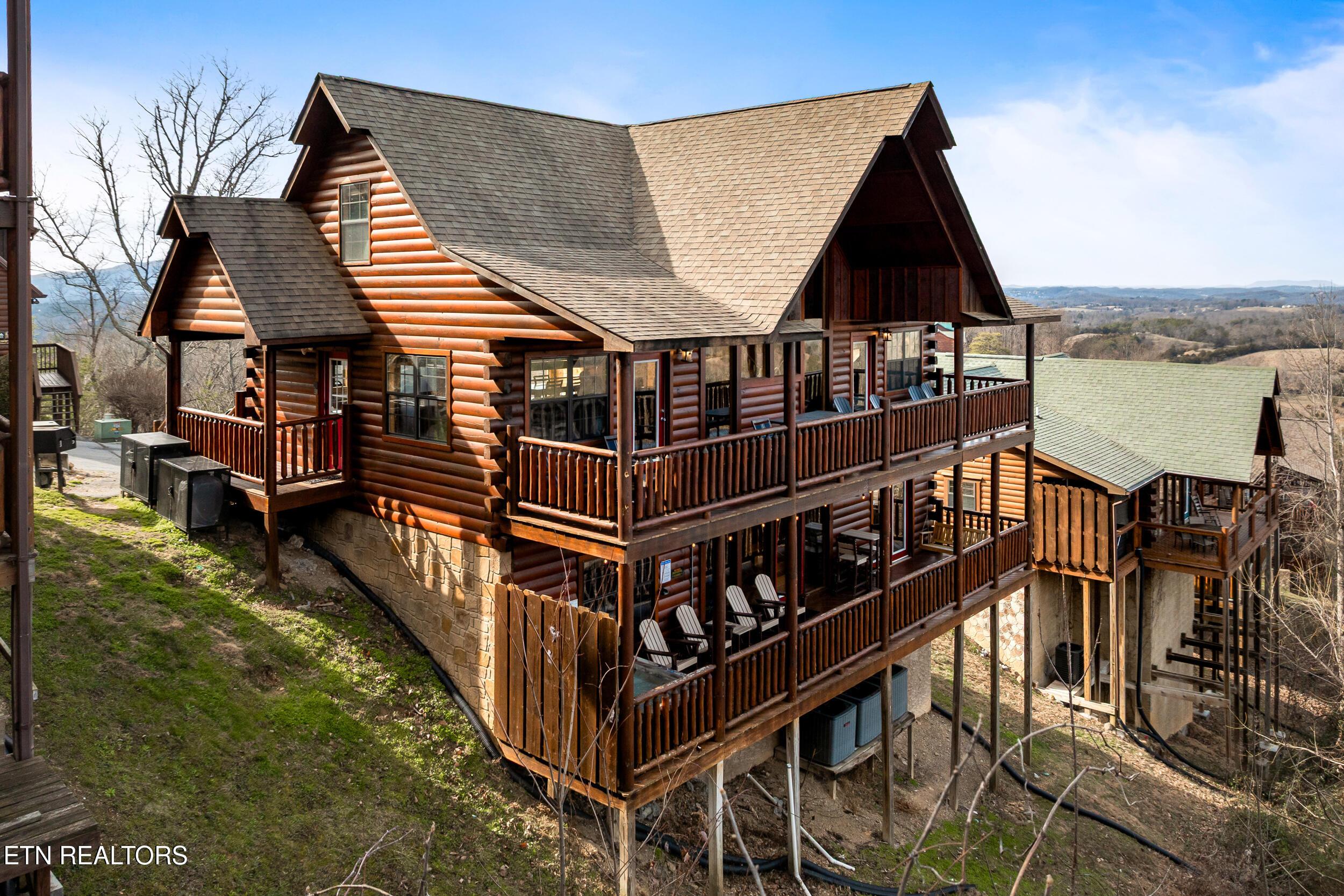 Image 2: 1549 bears den way-5