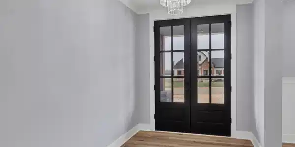 Image 4: Inviting entryway