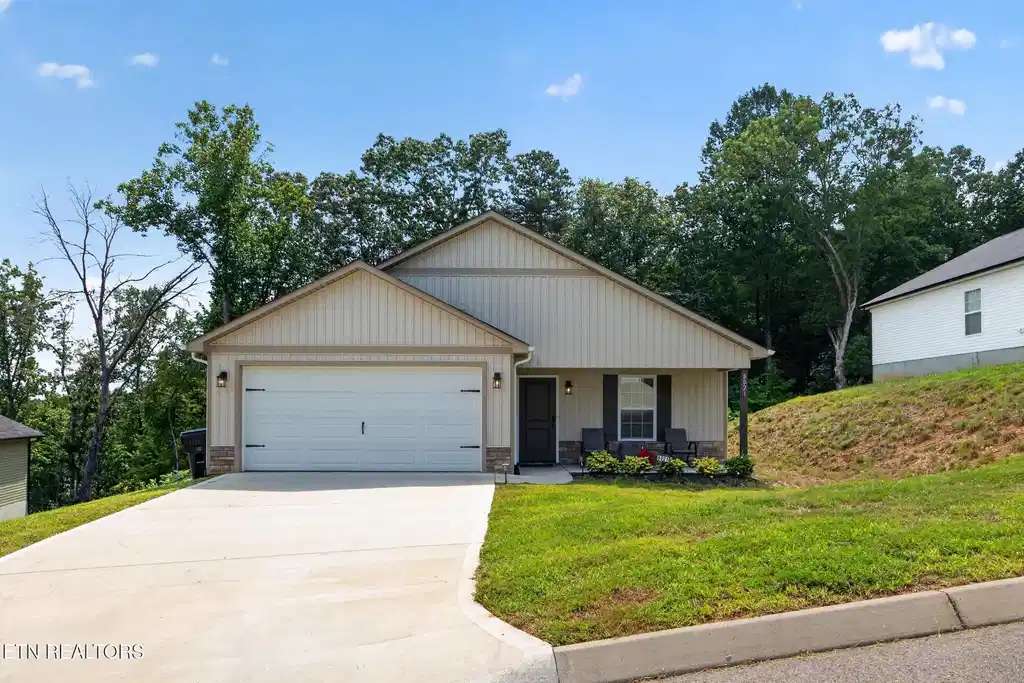 Image 1: 15Front of house