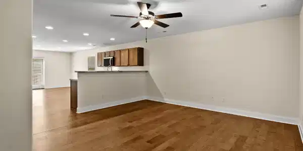 Image 4: 1Living room to Kitchen