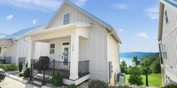 110 E Harbor View Lane