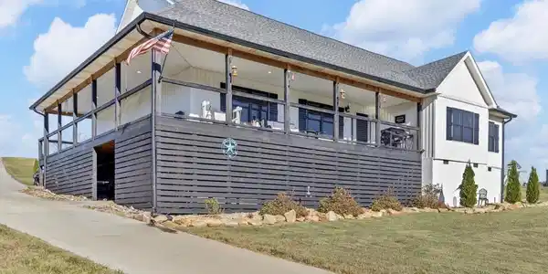Image 4: Exterior