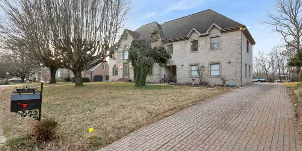 1132 Brentwood Point