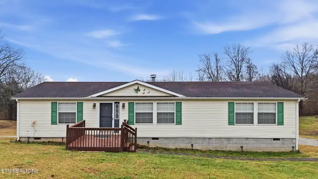 Image 1: 1-web-or-mls-124 Oak Grove-1