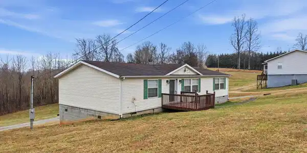 Image 3: 12-web-or-mls-124 Oak Grove-2