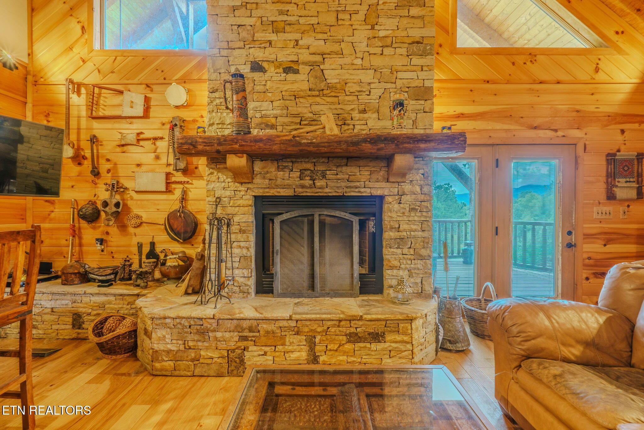 Image 4: 21-web-or-mls-DSC00230-HDR