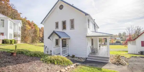 440 Country Path Way