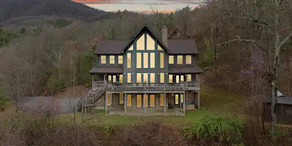 3512 Katie Way