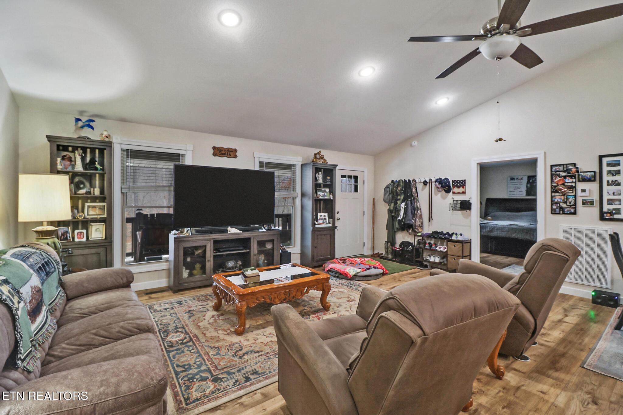 Image 4: if1a4308-if1a4312