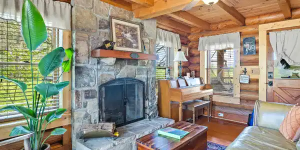 Image 3: 2438AutumnDr-39