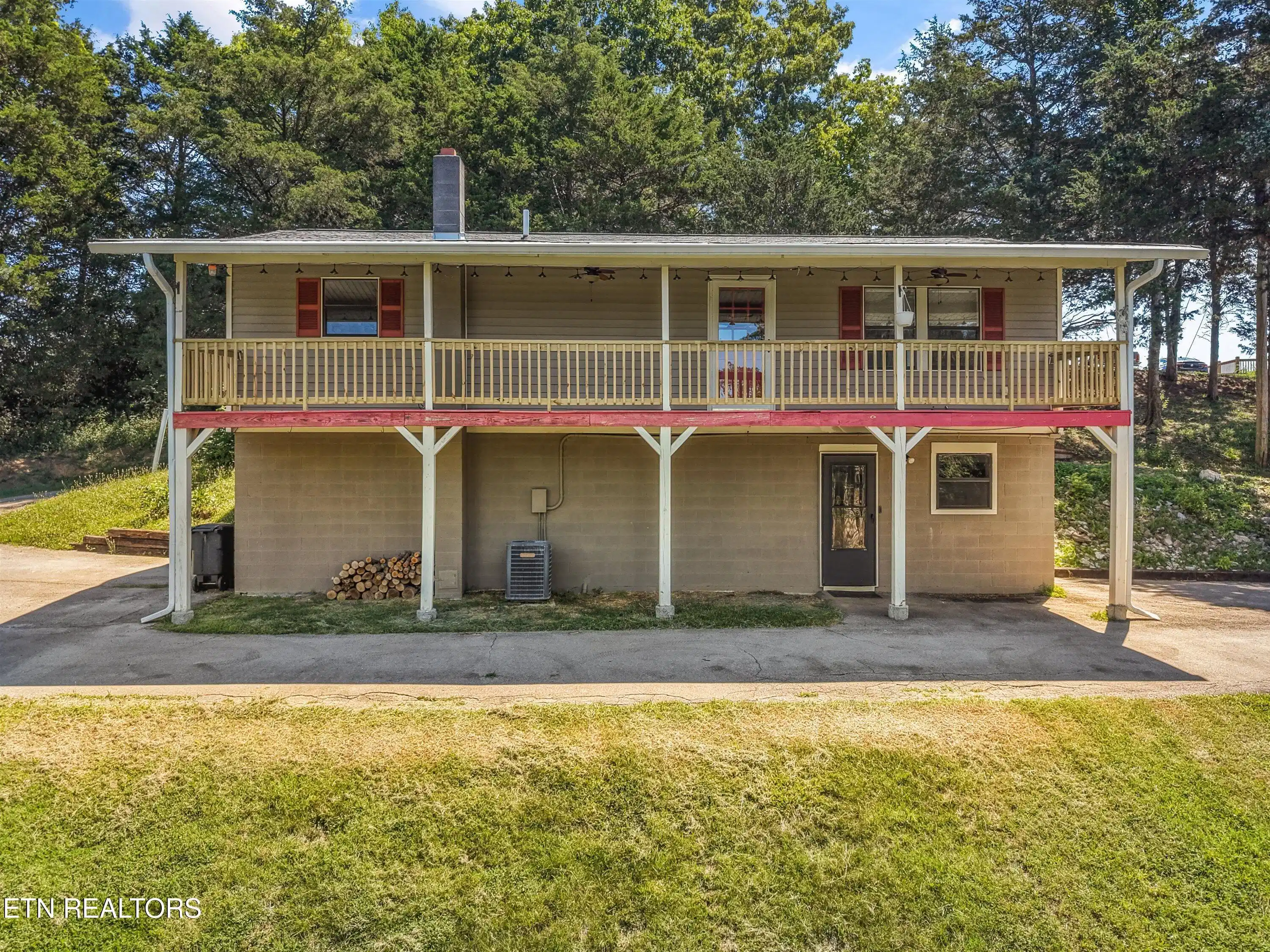 Image 1: 1420 Twin Oaks Rd