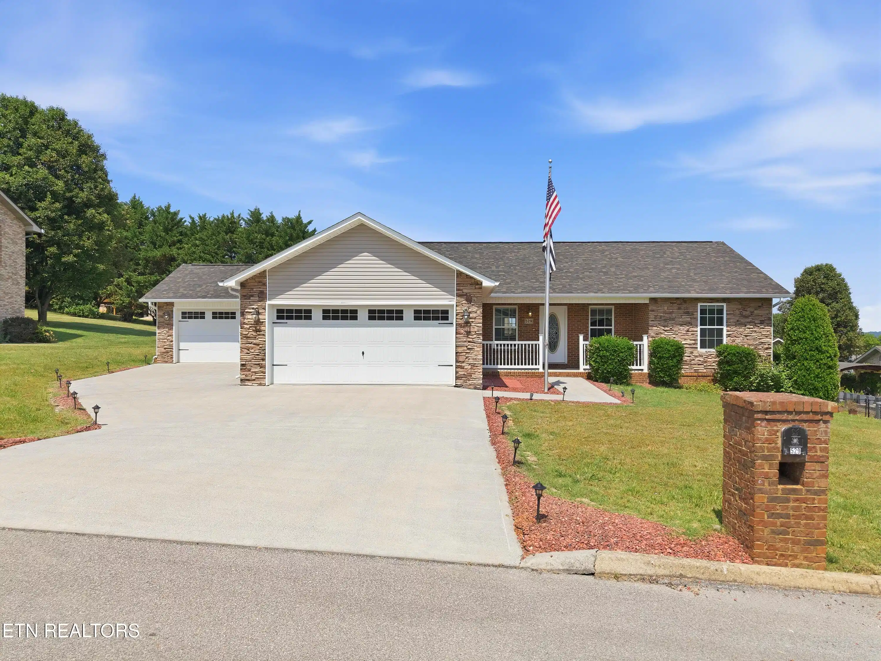 Image 1: 2_529_hills_gate_cir_0001