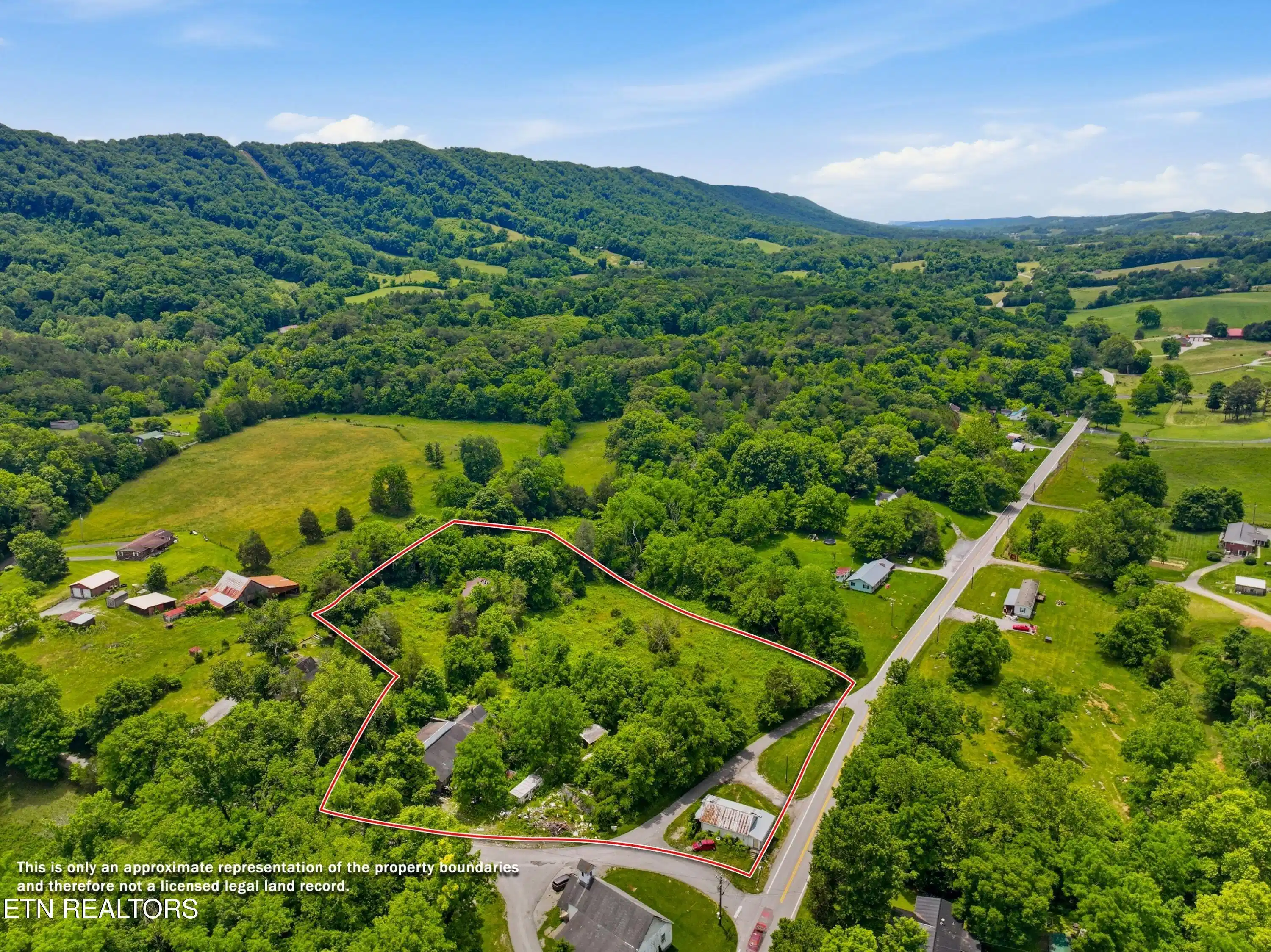 Image 1: 001-136ClinchViewLane-Washburn-TN-37888-