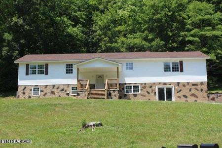 2915 Flat Hollow Rd
