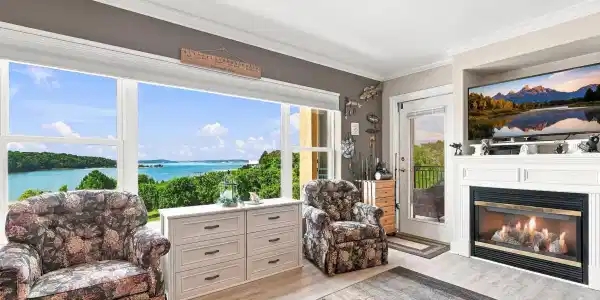 Image 3: Living room views!!