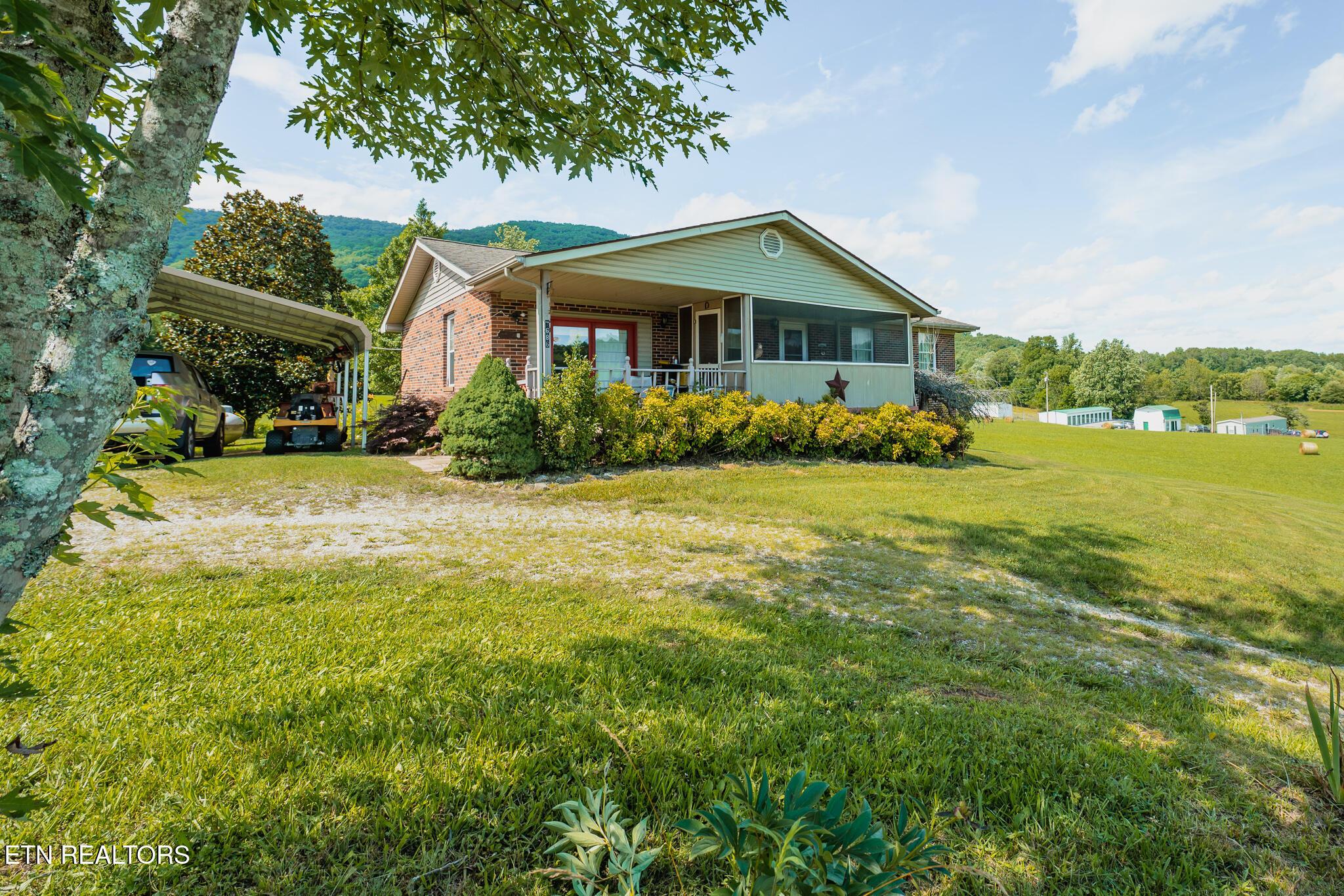 Image 2: 7686-hwy63-07