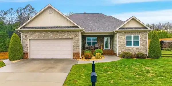 124 NW Nesting Ridge Rd