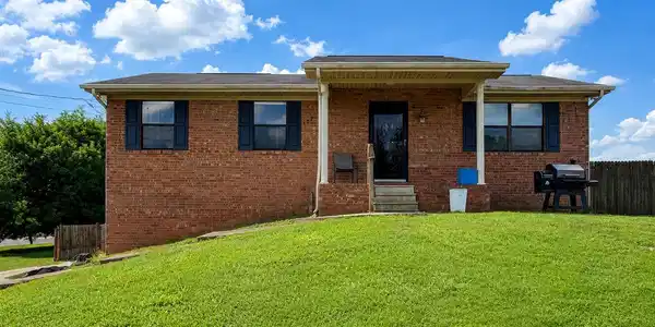 435 Clearbrook Drive