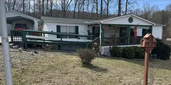 222 E Cumberland Lane