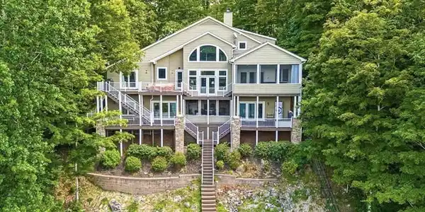 1304 N. Shorewood Lane