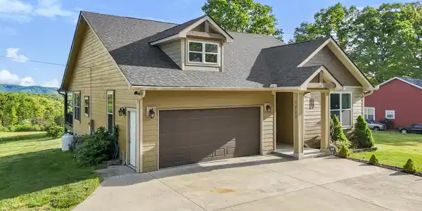 7445 Lakeshore Drive